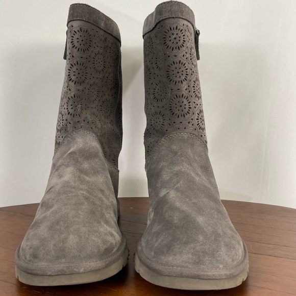 UGG Lo Pro Short Perforated Boot Charcoal - Picture 2 of 9